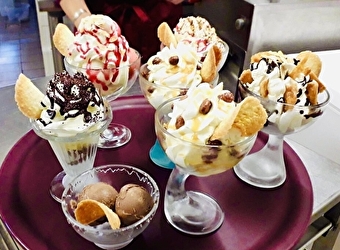 Le plaisir de déguster une glace  - 