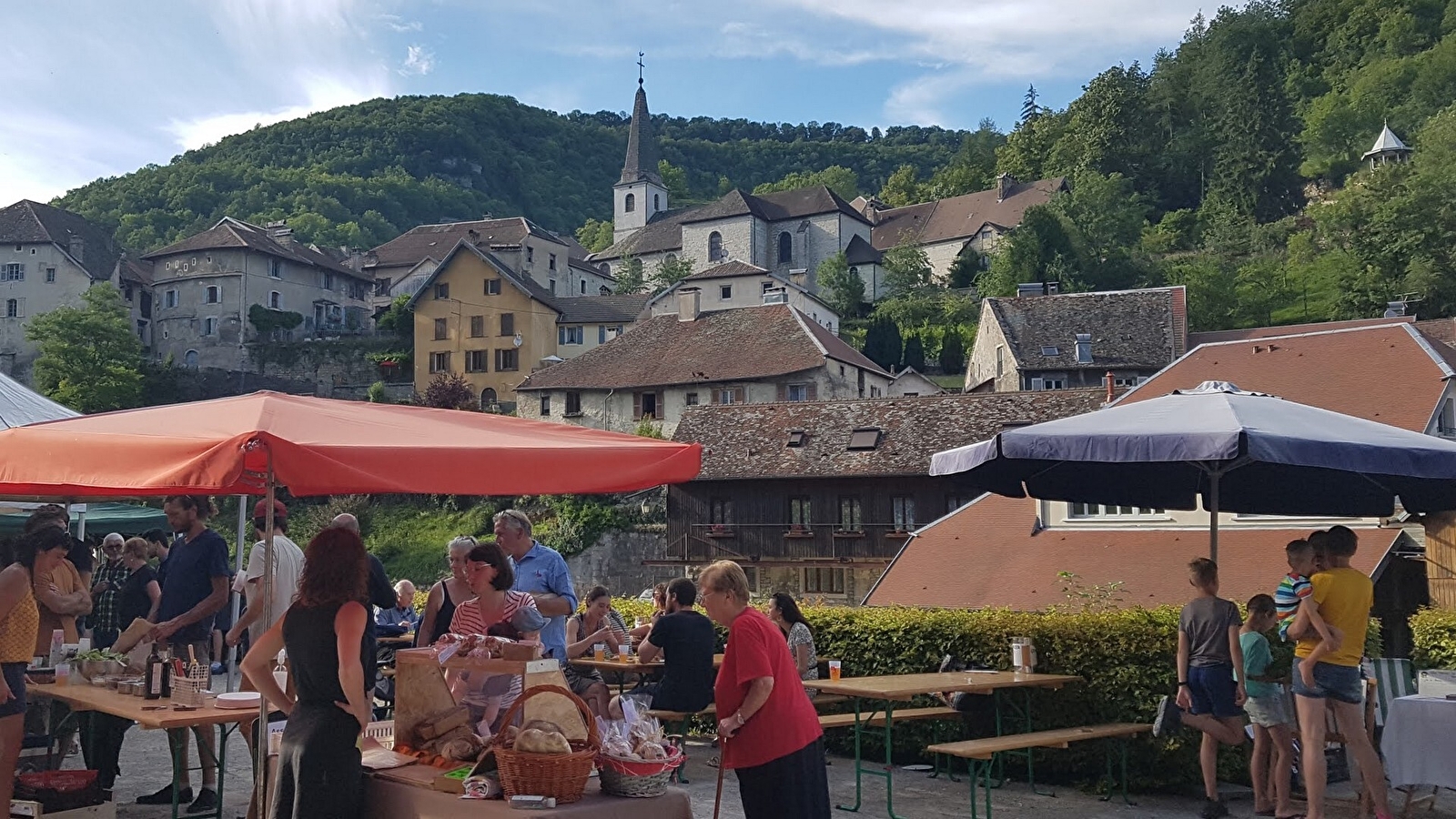 Le marché de producteurs de Lods