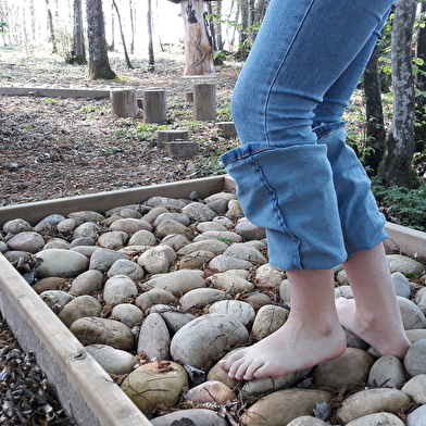 Sentier pieds-nus