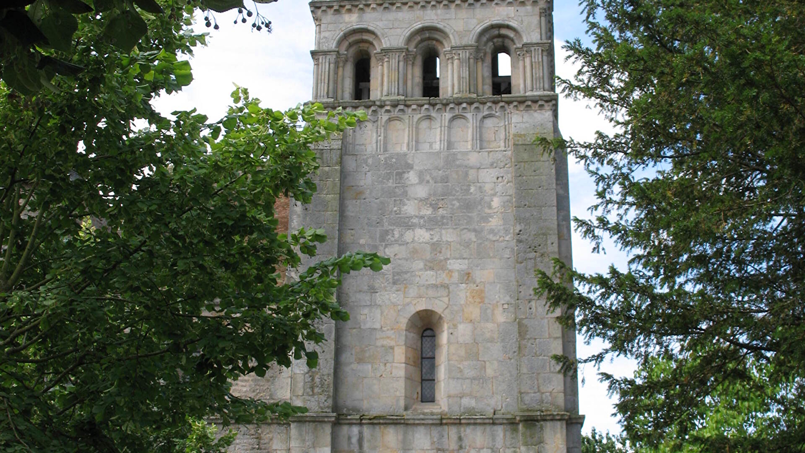 Paray-le-Monial : circuit n°7 - Église romane de Perrecy-les-Forges et canal du Centre