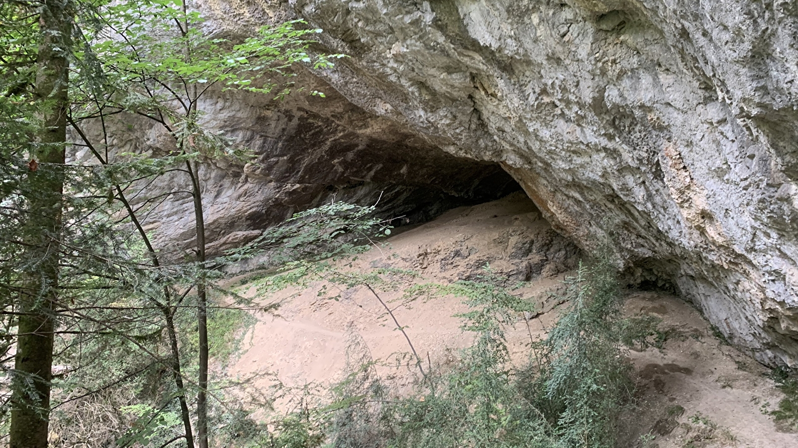 Randonnée - La grotte du Lordon