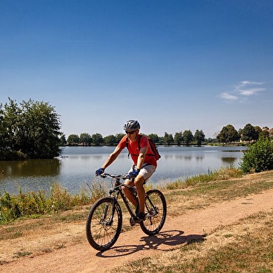 A VTT sur la GTMC, entre Cussy-en-Morvan et Bourbon-Lancy