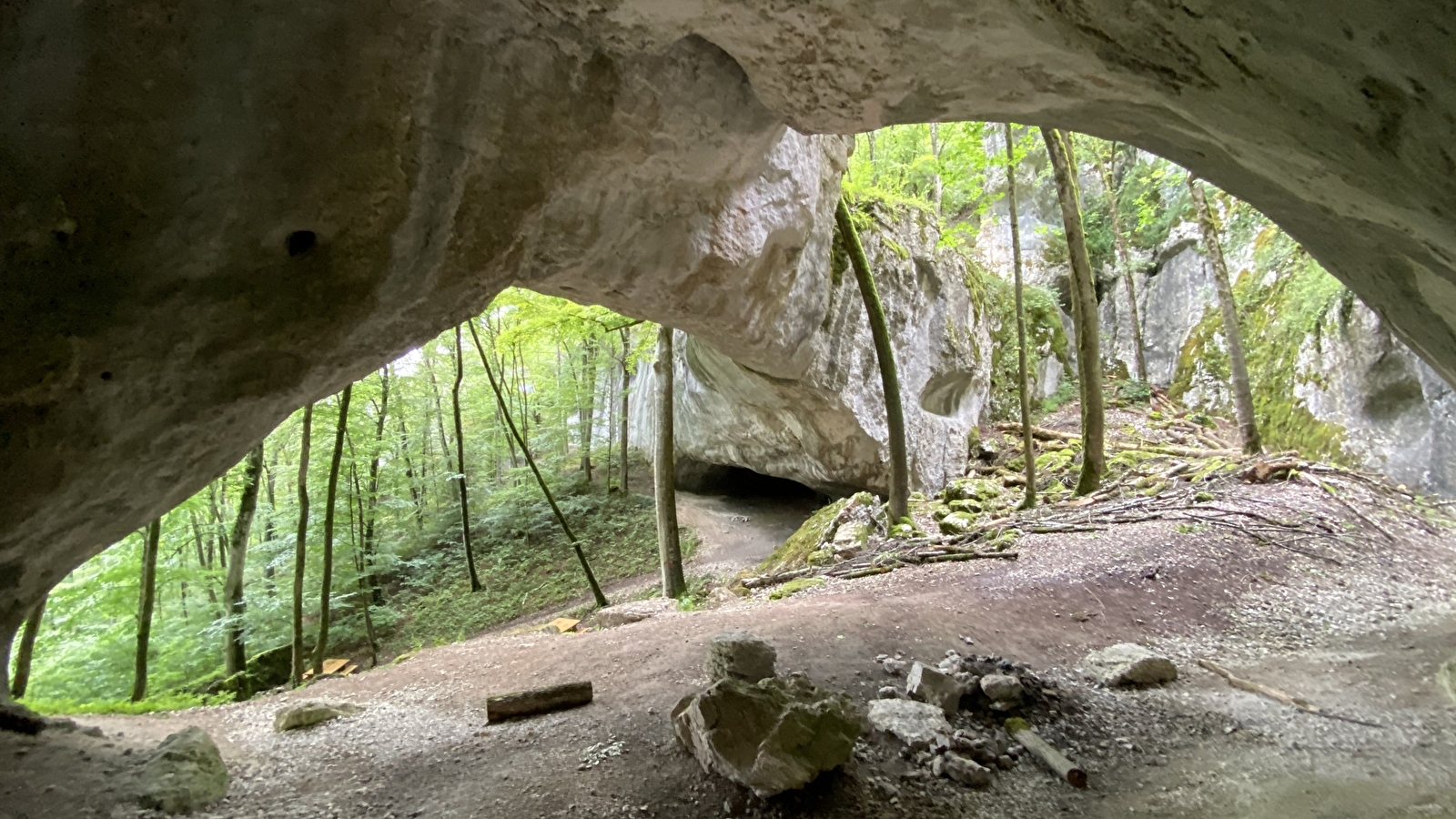 Une fondue à la grotte du Bisontin